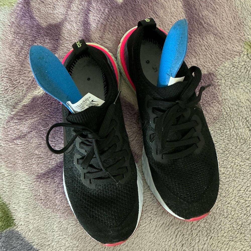 Nike Epic React Flyknit 2 Women’s Athletic Shoes - Picture 13 of 14